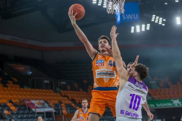 以某位世界 以某位世界