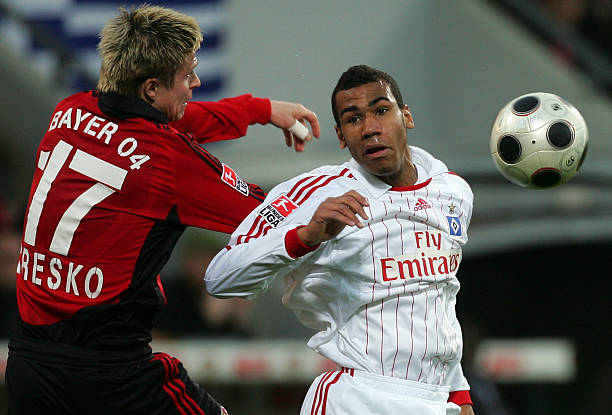 施压下依然 施压下依然